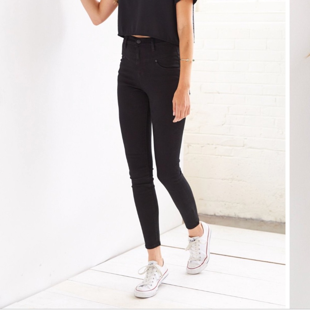 UO BDG BLACK SEAM HIGH RISE JEANS